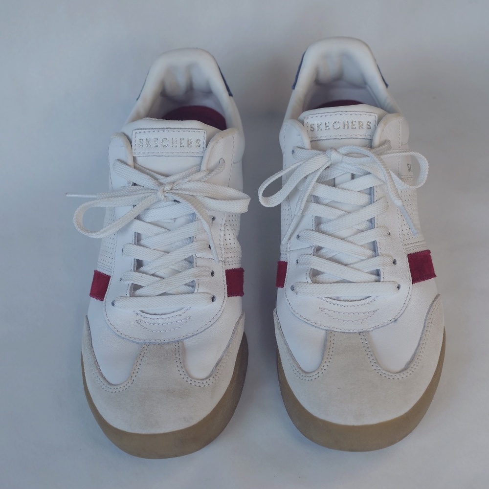 Sketchers Tennis Shoe